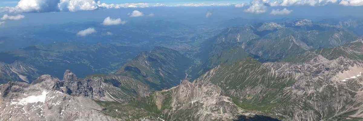 Flugwegposition um 11:31:45: Aufgenommen in der Nähe von Gemeinde Holzgau, Österreich in 3300 Meter